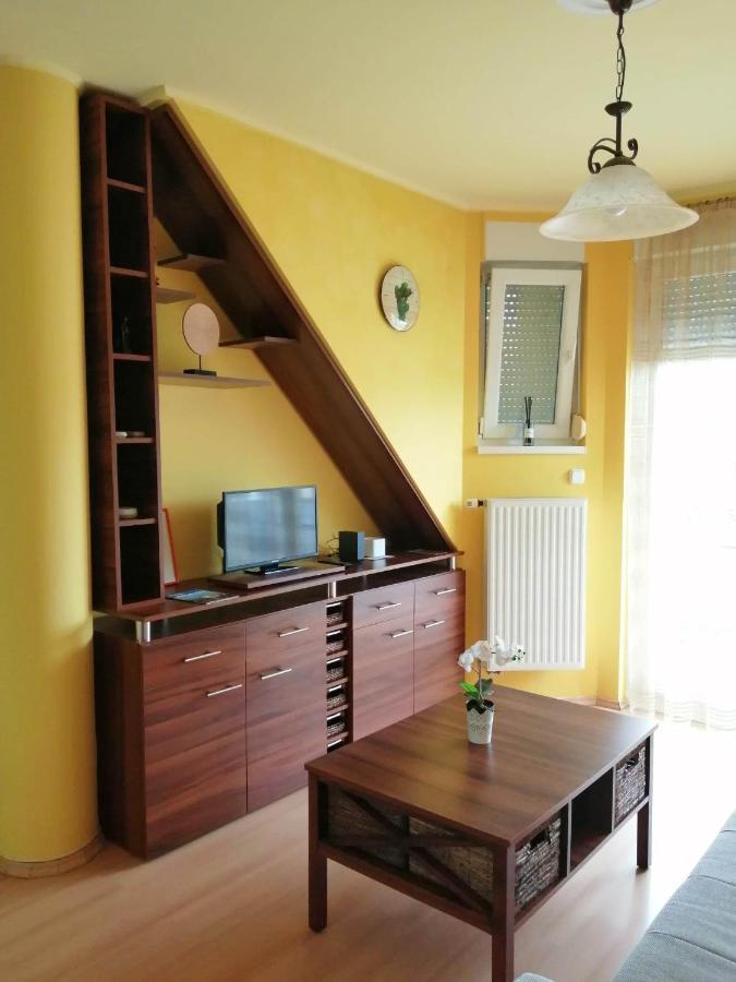 Gingerbed Apartment *