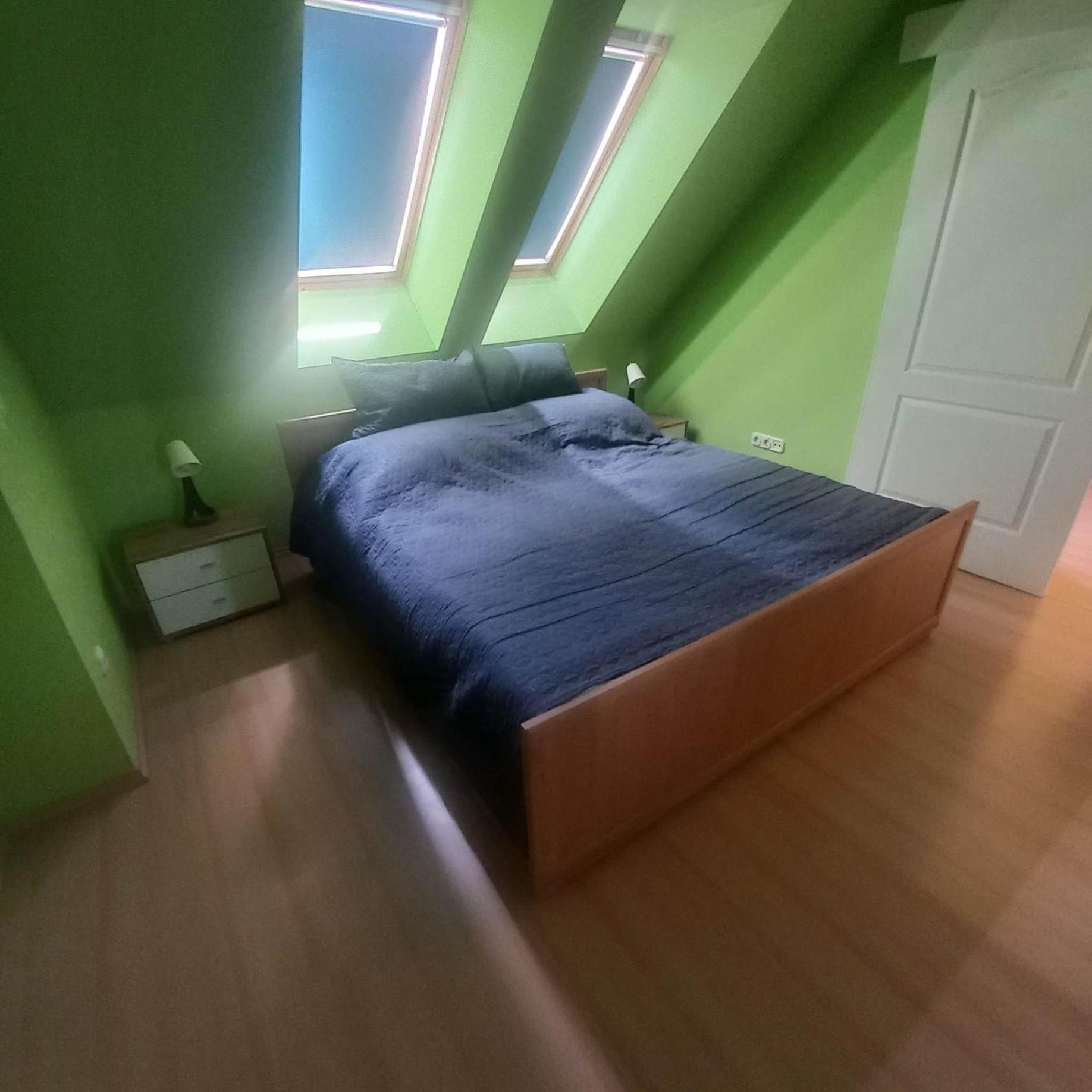 Gingerbed Apartment *